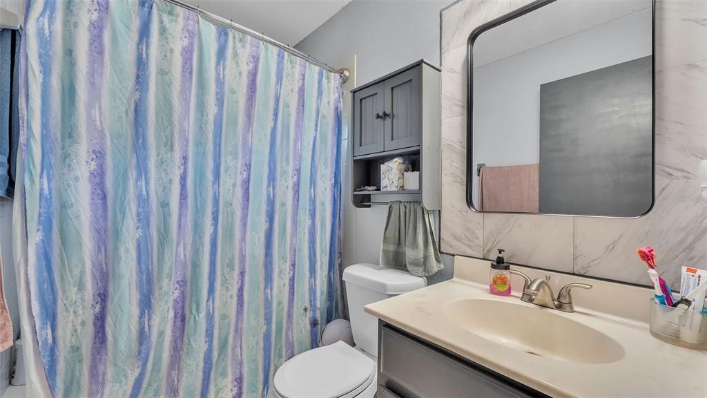 Activo con contrato: $315,000 (4 camas, 2 baños, 1554 Pies cuadrados)