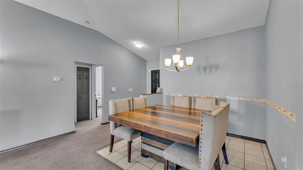 Activo con contrato: $315,000 (4 camas, 2 baños, 1554 Pies cuadrados)