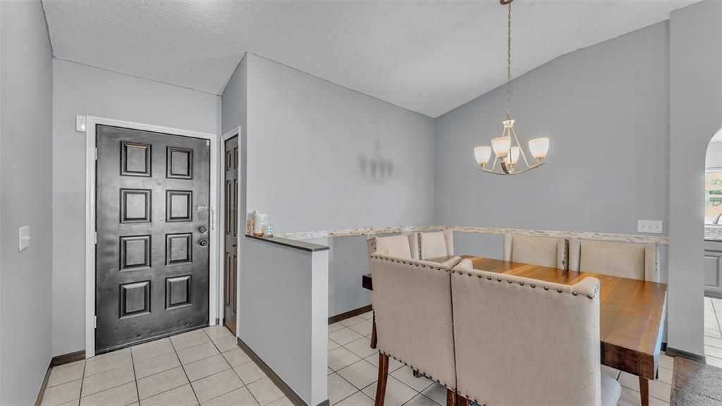 Activo con contrato: $315,000 (4 camas, 2 baños, 1554 Pies cuadrados)