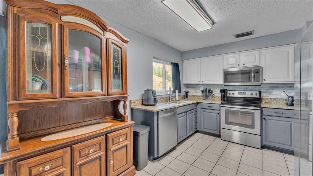 Activo con contrato: $315,000 (4 camas, 2 baños, 1554 Pies cuadrados)