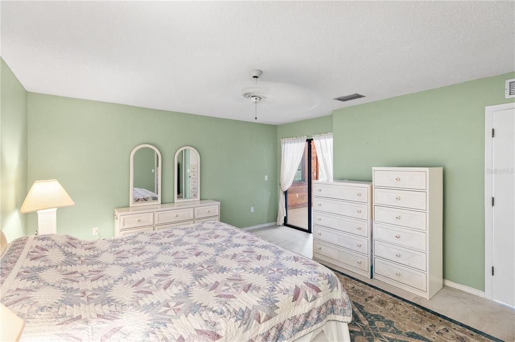 Active With Contract: $275,000 (2 beds, 2 baths, 1459 Square Feet)