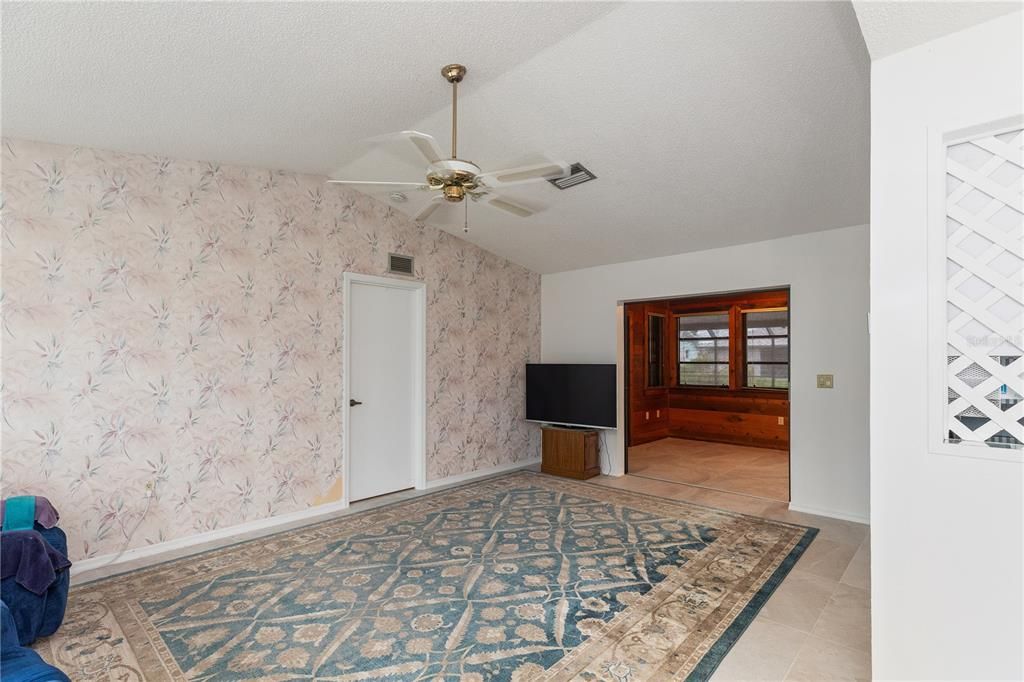 Active With Contract: $275,000 (2 beds, 2 baths, 1459 Square Feet)