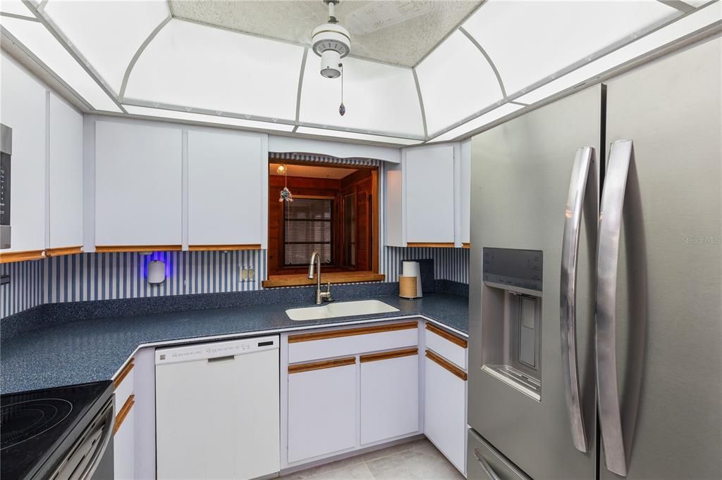 Active With Contract: $275,000 (2 beds, 2 baths, 1459 Square Feet)