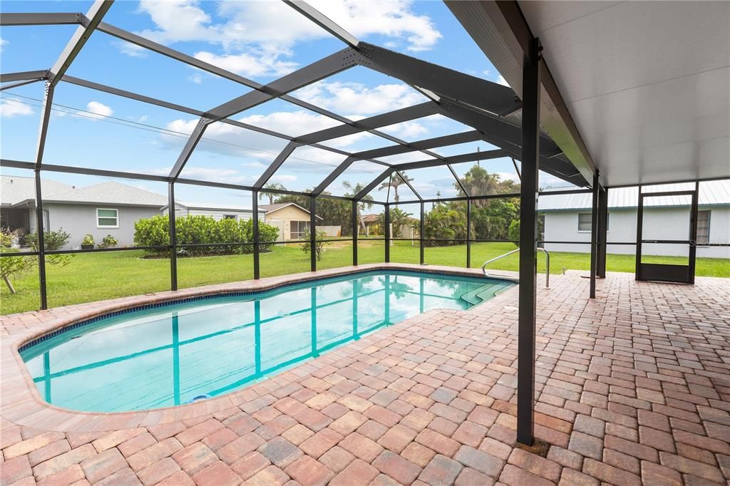 Active With Contract: $275,000 (2 beds, 2 baths, 1459 Square Feet)