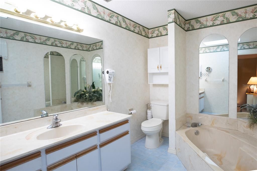 Active With Contract: $275,000 (2 beds, 2 baths, 1459 Square Feet)