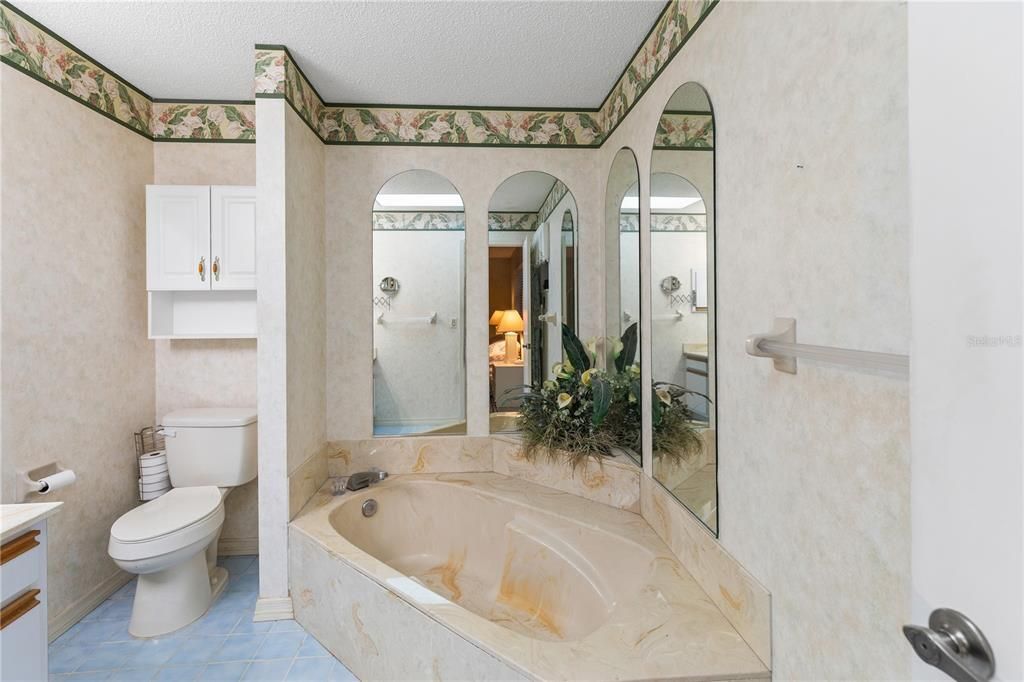 Active With Contract: $275,000 (2 beds, 2 baths, 1459 Square Feet)