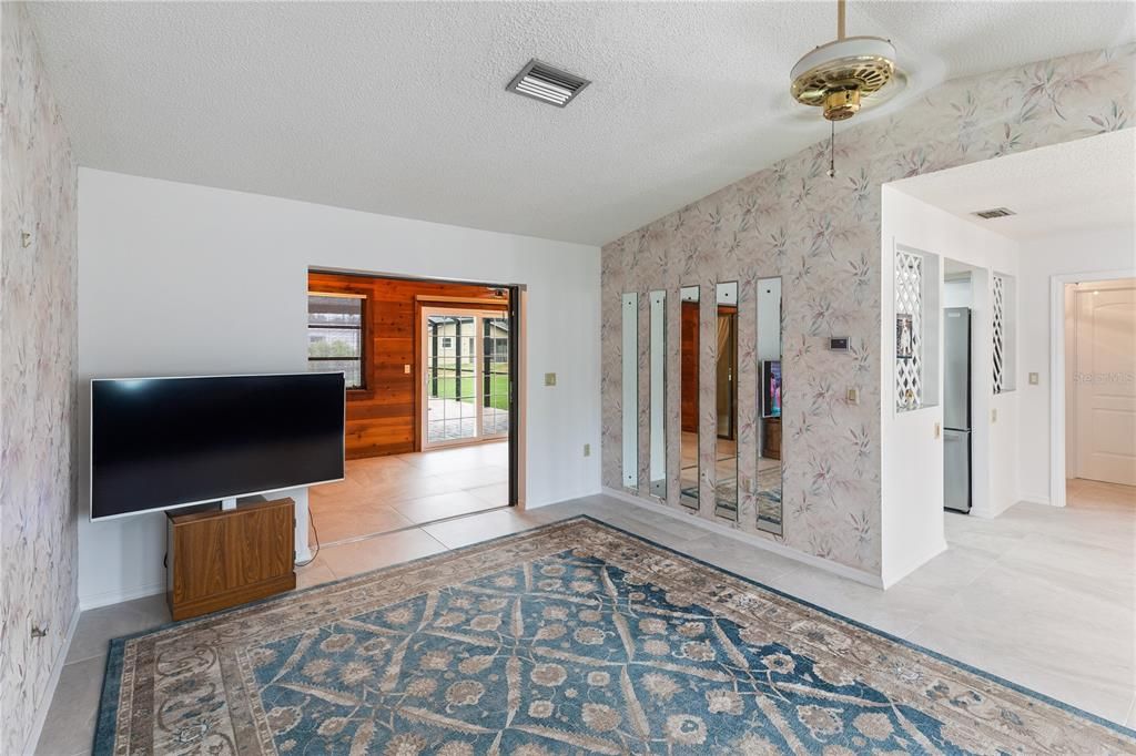 Active With Contract: $275,000 (2 beds, 2 baths, 1459 Square Feet)