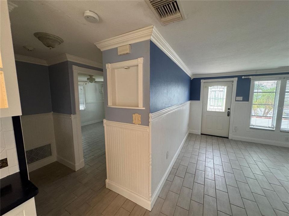 Active With Contract: $1,450 (2 beds, 2 baths, 1173 Square Feet)