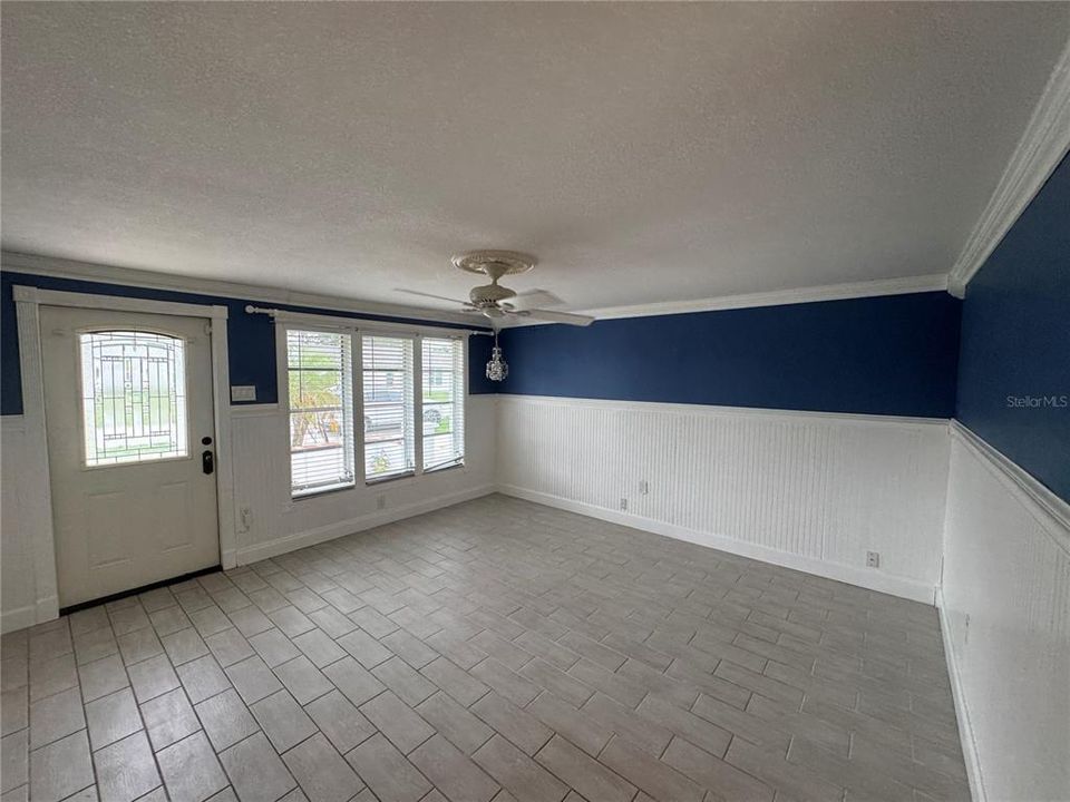 Active With Contract: $1,450 (2 beds, 2 baths, 1173 Square Feet)