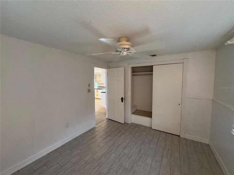 Active With Contract: $1,450 (2 beds, 2 baths, 1173 Square Feet)