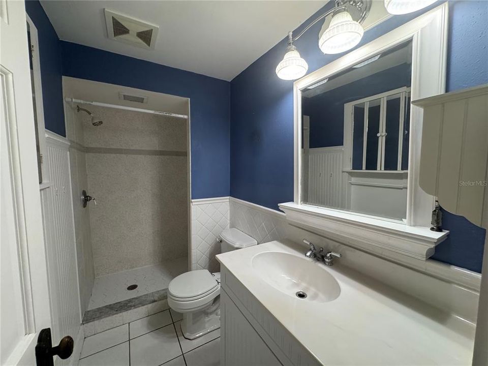 Active With Contract: $1,450 (2 beds, 2 baths, 1173 Square Feet)