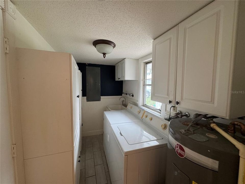 Active With Contract: $1,450 (2 beds, 2 baths, 1173 Square Feet)