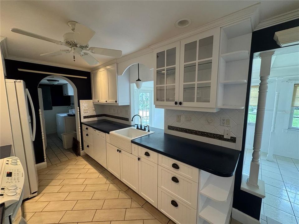 Active With Contract: $1,450 (2 beds, 2 baths, 1173 Square Feet)