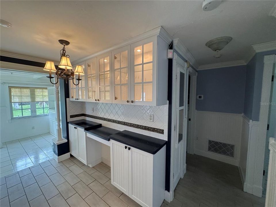 Active With Contract: $1,450 (2 beds, 2 baths, 1173 Square Feet)