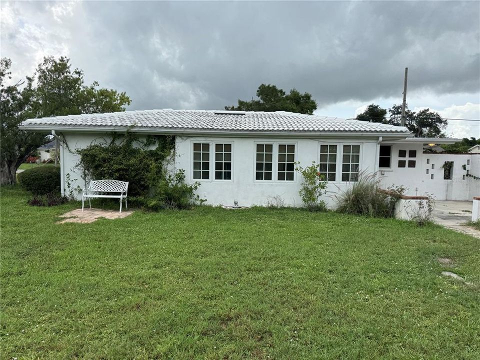 Active With Contract: $1,450 (2 beds, 2 baths, 1173 Square Feet)