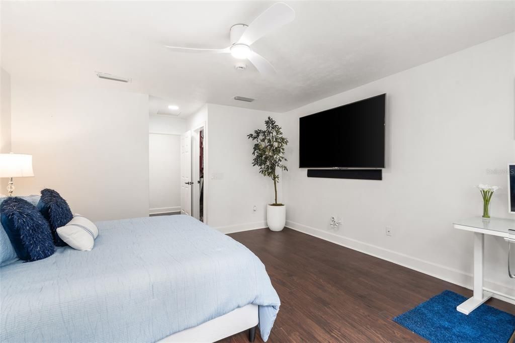 For Sale: $869,900 (5 beds, 4 baths, 3384 Square Feet)