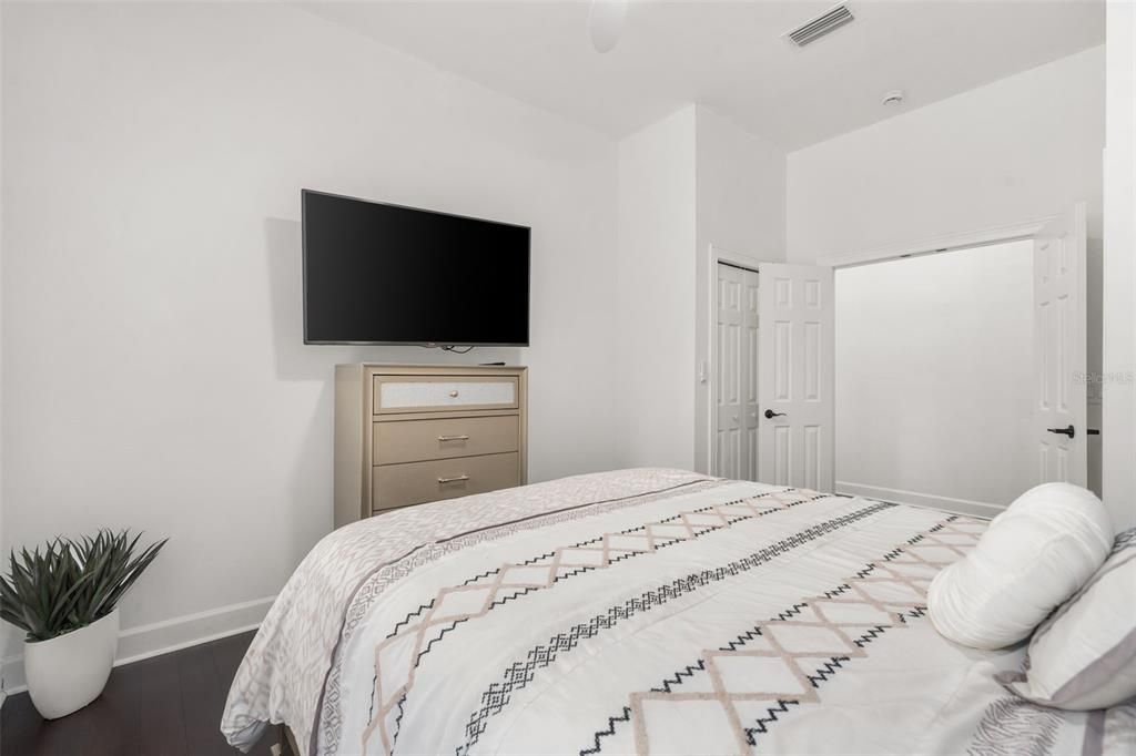 For Sale: $869,900 (5 beds, 4 baths, 3384 Square Feet)