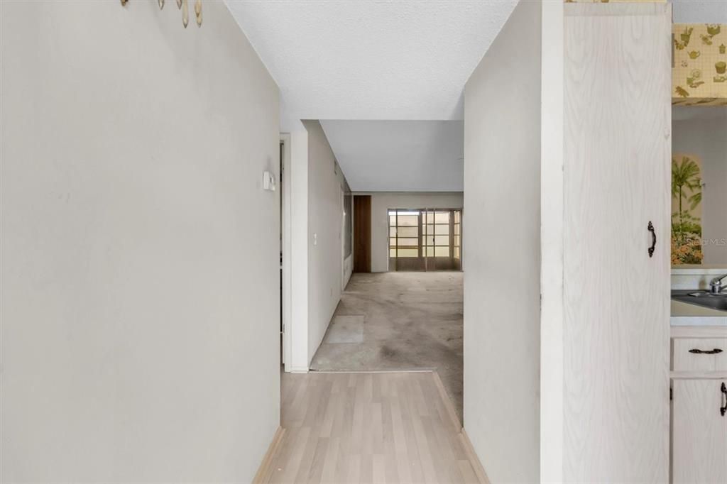 Под контрактом: $69,999 (2 спален, 1 ванн, 882 Квадратных фут)