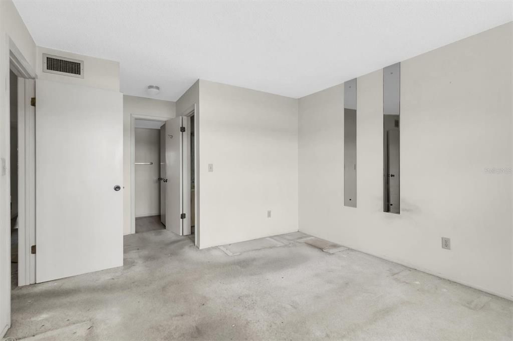 Под контрактом: $69,999 (2 спален, 1 ванн, 882 Квадратных фут)