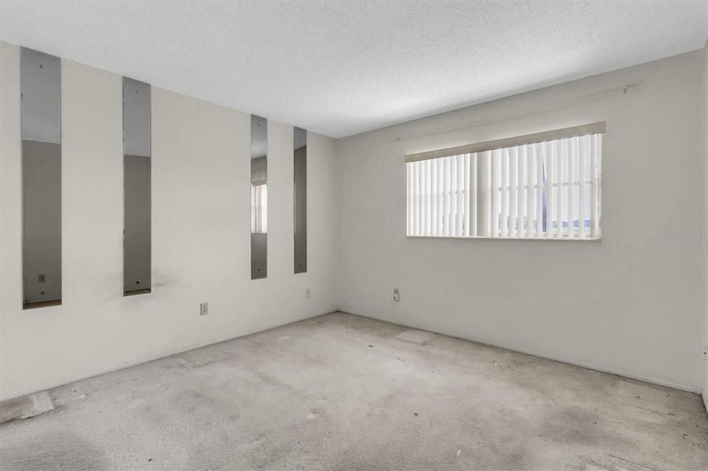 Под контрактом: $69,999 (2 спален, 1 ванн, 882 Квадратных фут)