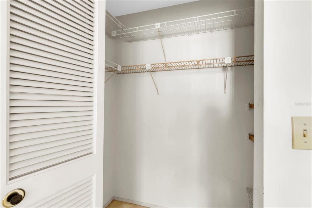 Под контрактом: $69,999 (2 спален, 1 ванн, 882 Квадратных фут)