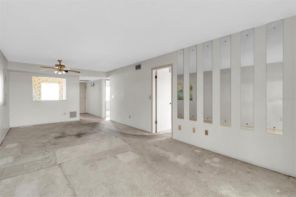 Под контрактом: $69,999 (2 спален, 1 ванн, 882 Квадратных фут)