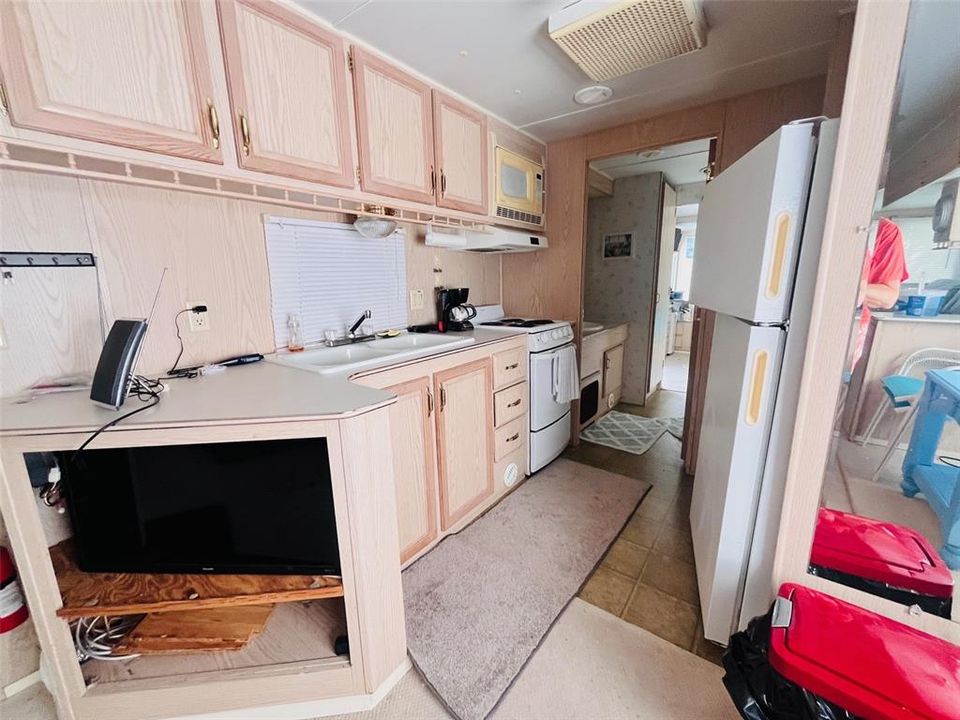 For Sale: $39,900 (1 beds, 1 baths, 480 Square Feet)