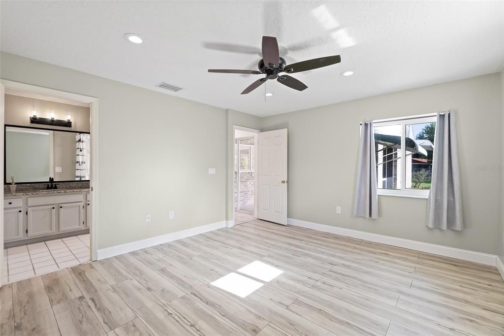 待售: $379,900 (4 贝兹, 2 浴室, 1973 平方英尺)