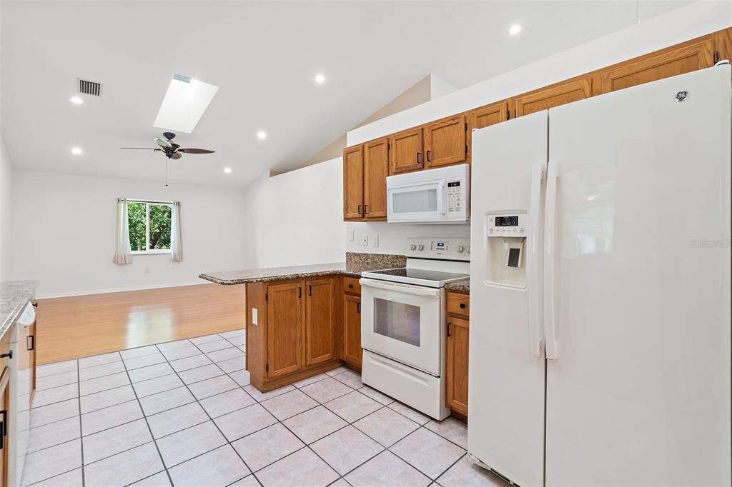 待售: $379,900 (4 贝兹, 2 浴室, 1973 平方英尺)