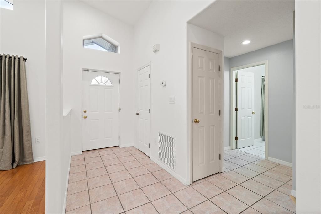 待售: $379,900 (4 贝兹, 2 浴室, 1973 平方英尺)