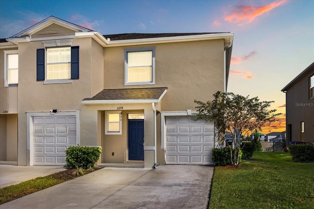 Под контрактом: $1,749 (3 спален, 2 ванн, 1740 Квадратных фут)