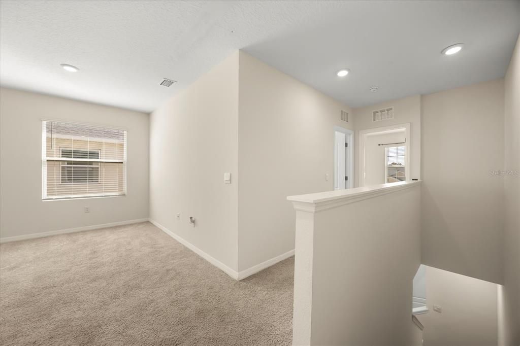 Под контрактом: $1,749 (3 спален, 2 ванн, 1740 Квадратных фут)