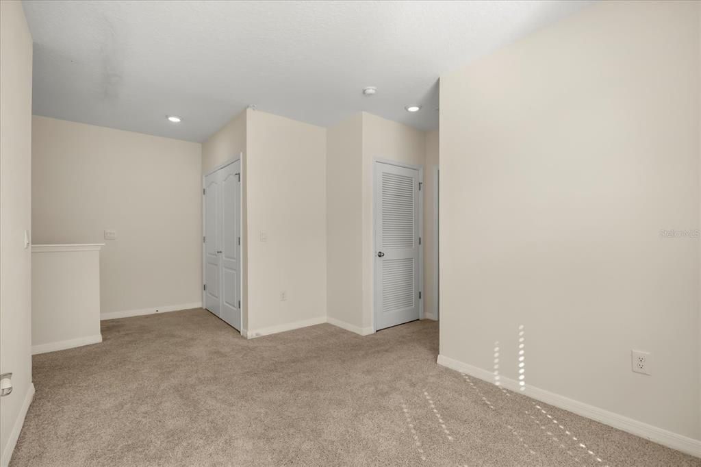 Под контрактом: $1,749 (3 спален, 2 ванн, 1740 Квадратных фут)