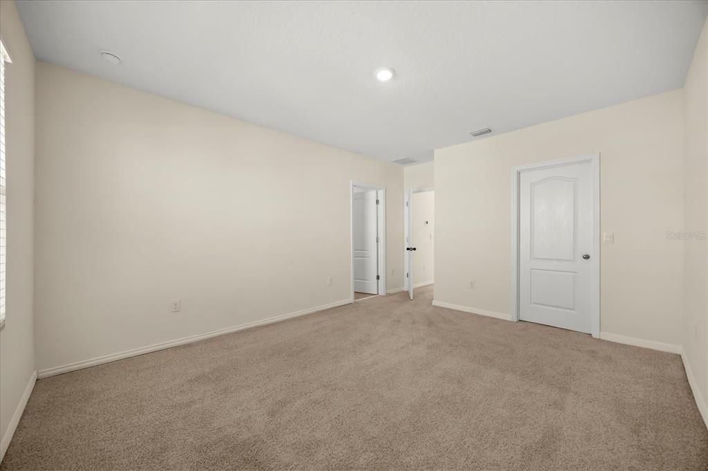 Под контрактом: $1,749 (3 спален, 2 ванн, 1740 Квадратных фут)