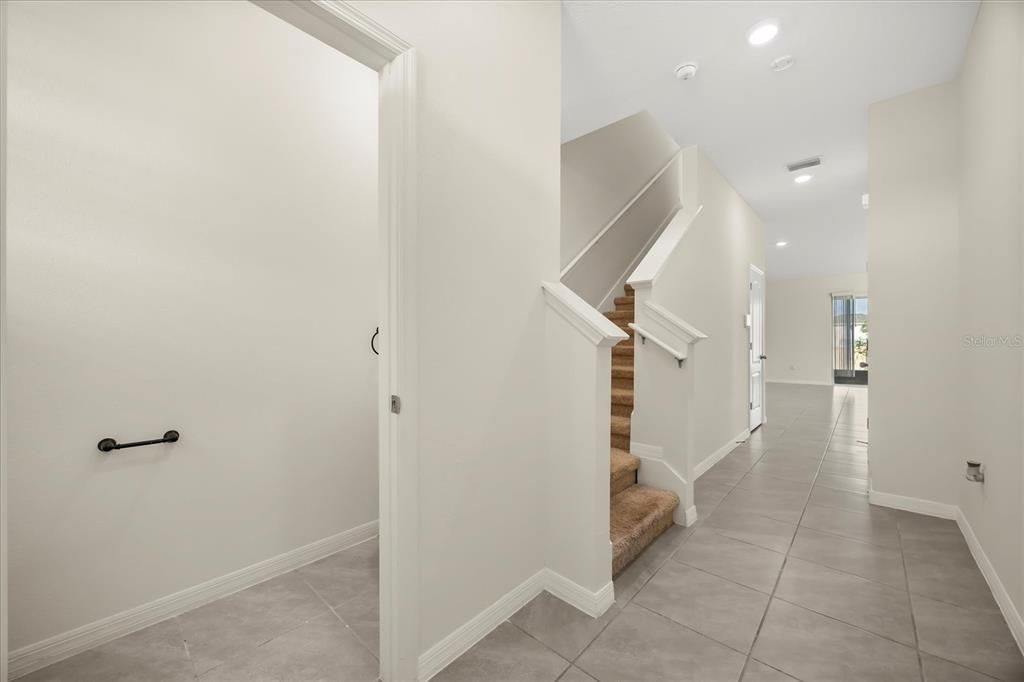 Под контрактом: $1,749 (3 спален, 2 ванн, 1740 Квадратных фут)