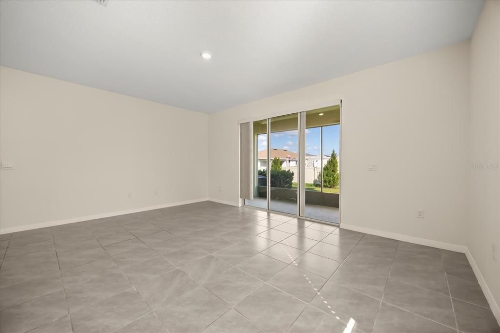 Под контрактом: $1,749 (3 спален, 2 ванн, 1740 Квадратных фут)