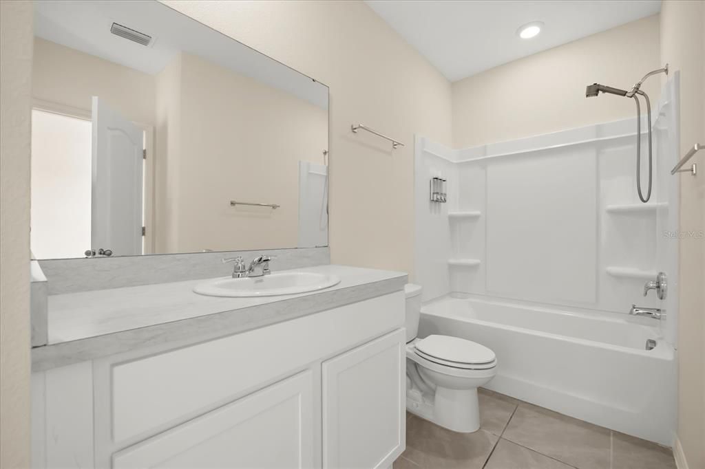 Под контрактом: $1,749 (3 спален, 2 ванн, 1740 Квадратных фут)