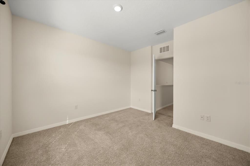 Под контрактом: $1,749 (3 спален, 2 ванн, 1740 Квадратных фут)