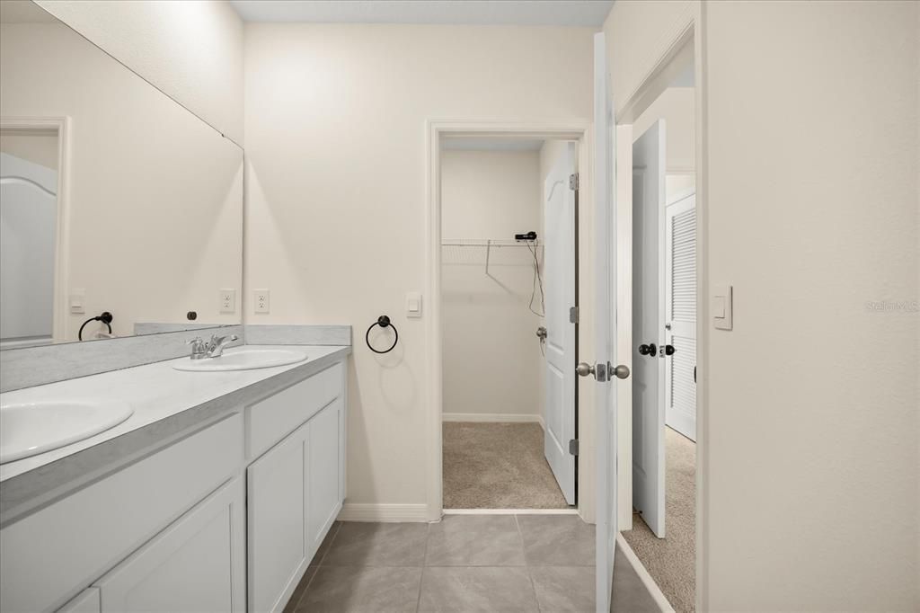 Под контрактом: $1,749 (3 спален, 2 ванн, 1740 Квадратных фут)