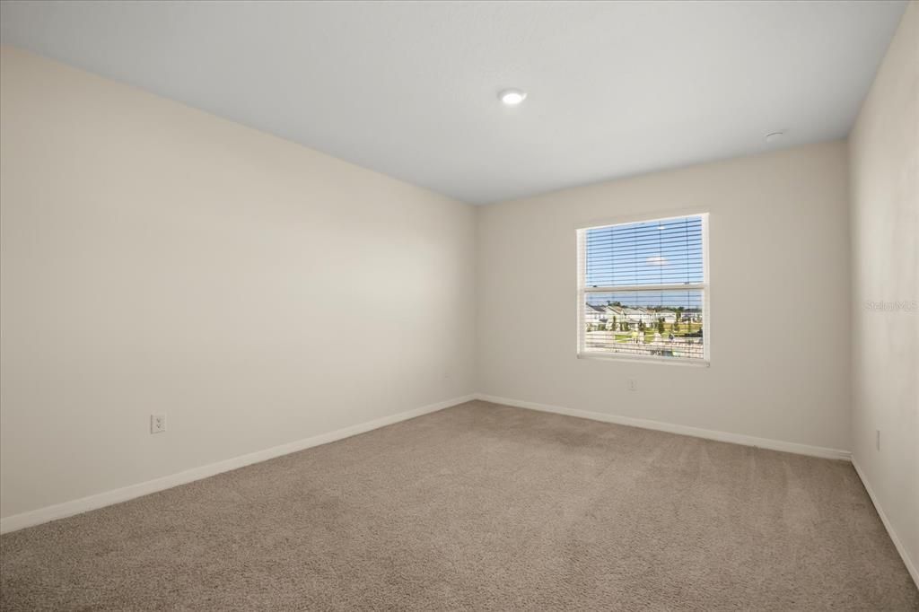 Под контрактом: $1,749 (3 спален, 2 ванн, 1740 Квадратных фут)