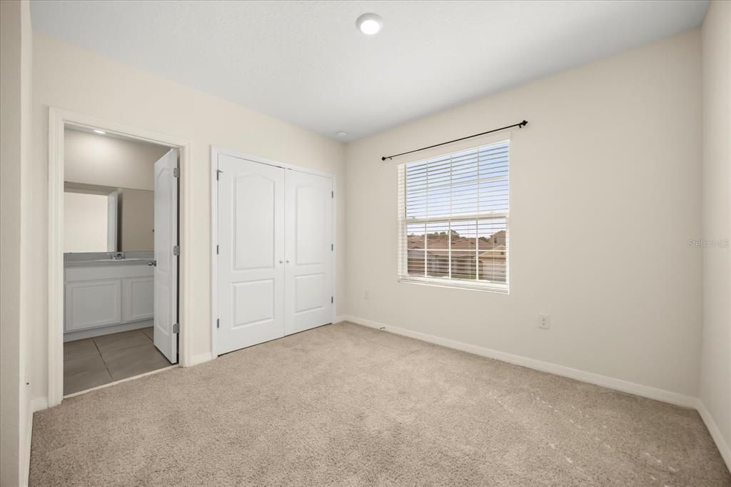 Под контрактом: $1,749 (3 спален, 2 ванн, 1740 Квадратных фут)