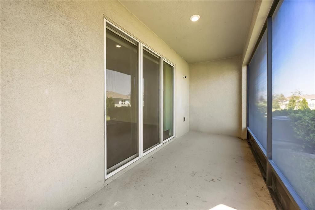 Под контрактом: $1,749 (3 спален, 2 ванн, 1740 Квадратных фут)