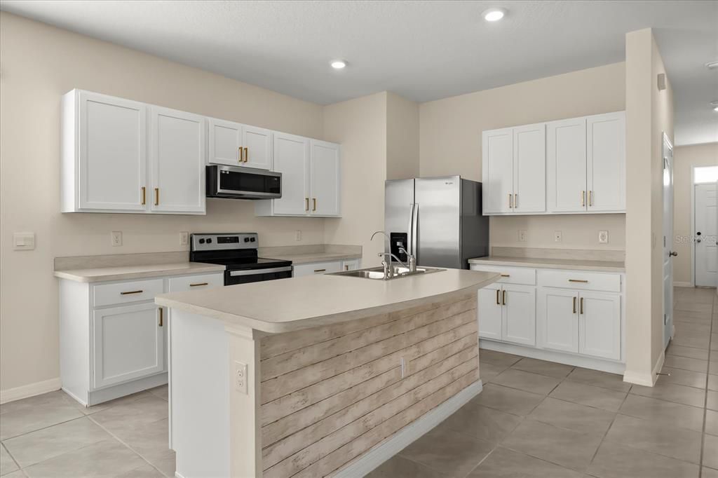 Под контрактом: $1,749 (3 спален, 2 ванн, 1740 Квадратных фут)