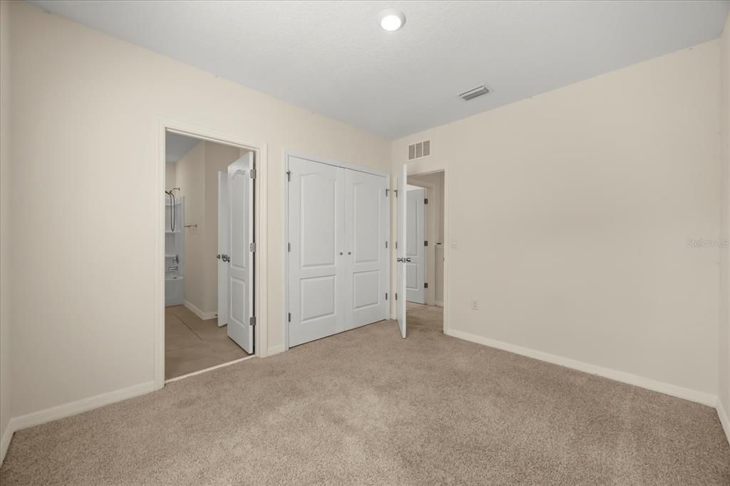 Под контрактом: $1,749 (3 спален, 2 ванн, 1740 Квадратных фут)