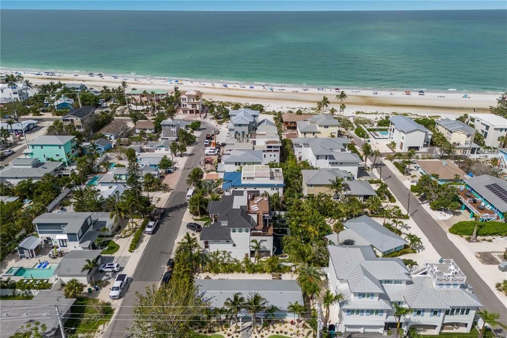 For Sale: $2,200,000 (3 beds, 2 baths, 1680 Square Feet)