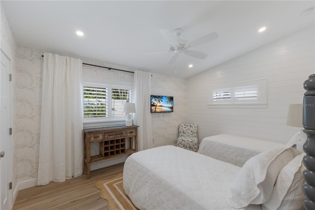 For Sale: $2,200,000 (3 beds, 2 baths, 1680 Square Feet)