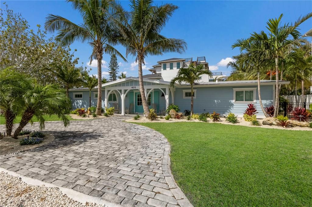 For Sale: $2,200,000 (3 beds, 2 baths, 1680 Square Feet)