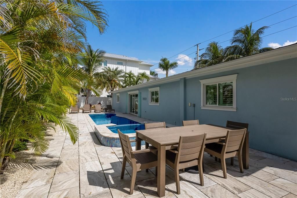 For Sale: $2,200,000 (3 beds, 2 baths, 1680 Square Feet)