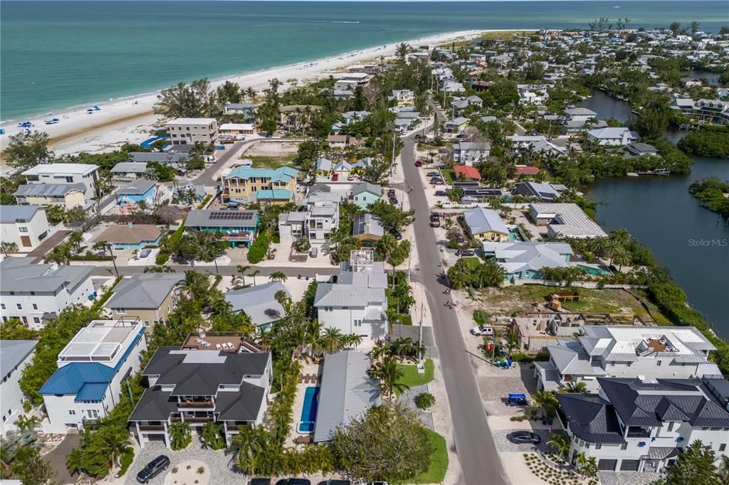 For Sale: $2,200,000 (3 beds, 2 baths, 1680 Square Feet)