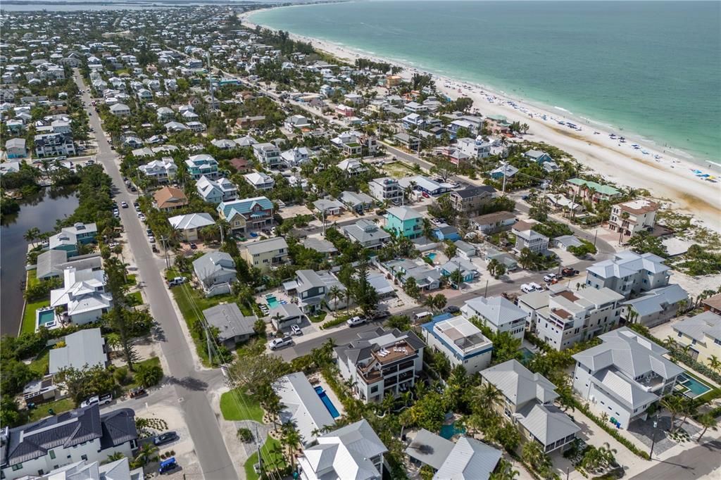 For Sale: $2,200,000 (3 beds, 2 baths, 1680 Square Feet)